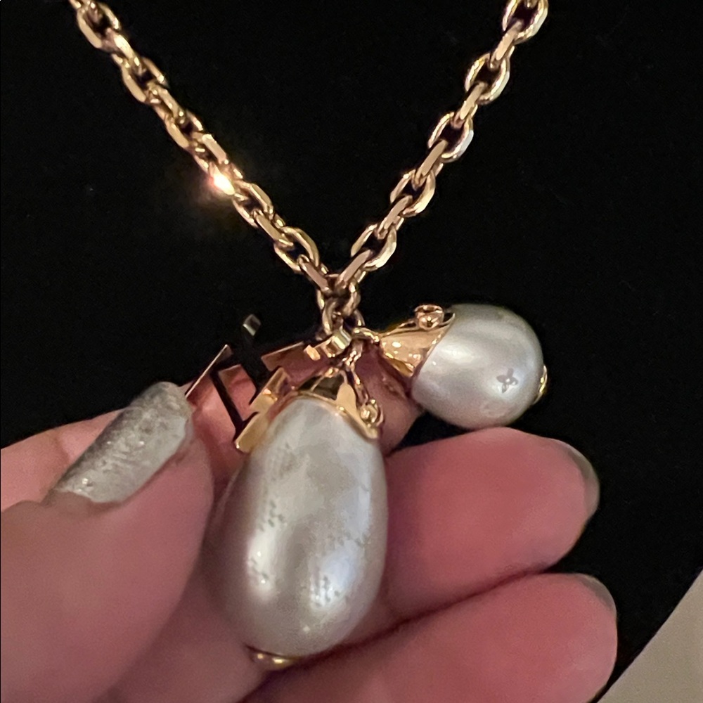 Louis Vuitton Gold-Tone Chain Necklace with Pearl Drop Charms - Picture 12 of 16